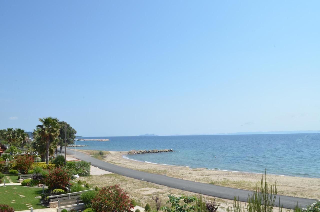 Lemon Beach Front Apartment, Nikiti Buitenkant foto