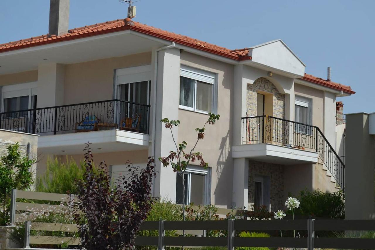 Lemon Beach Front Apartment, Nikiti Buitenkant foto