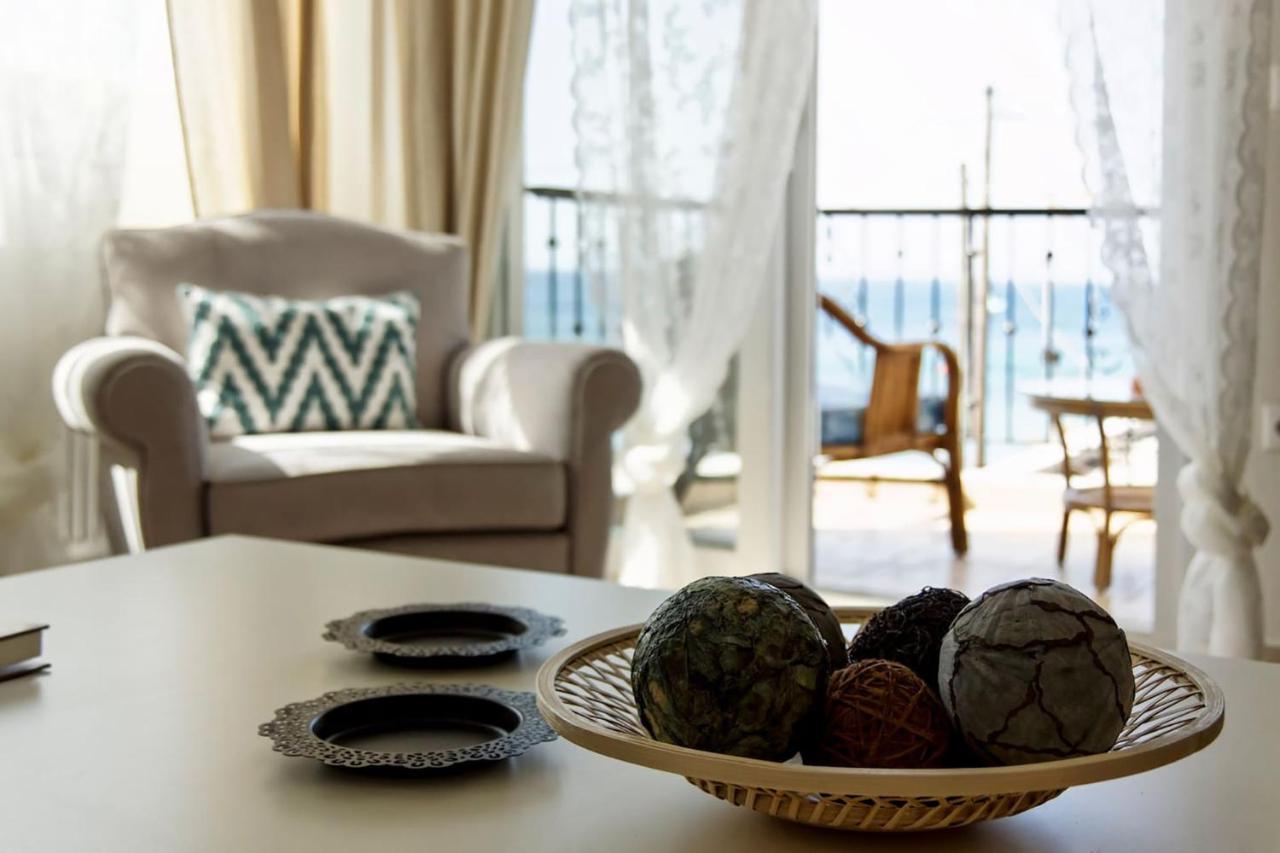 Lemon Beach Front Apartment, Nikiti Buitenkant foto