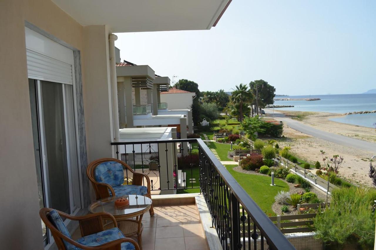 Lemon Beach Front Apartment, Nikiti Buitenkant foto
