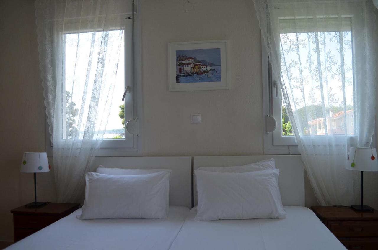 Lemon Beach Front Apartment, Nikiti Buitenkant foto