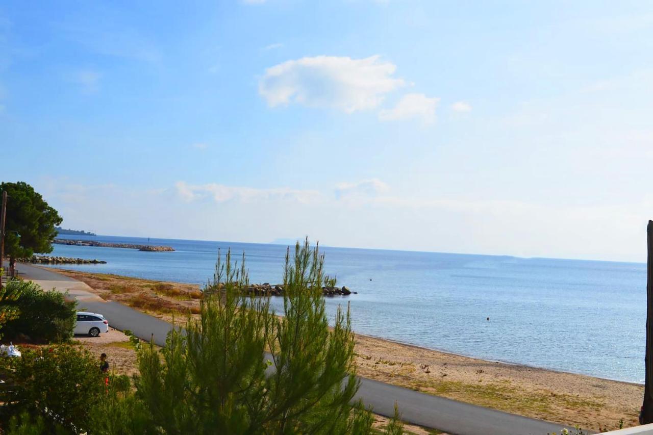 Lemon Beach Front Apartment, Nikiti Buitenkant foto